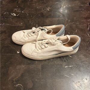 Universal Thread White and Gray Athletic Shoes